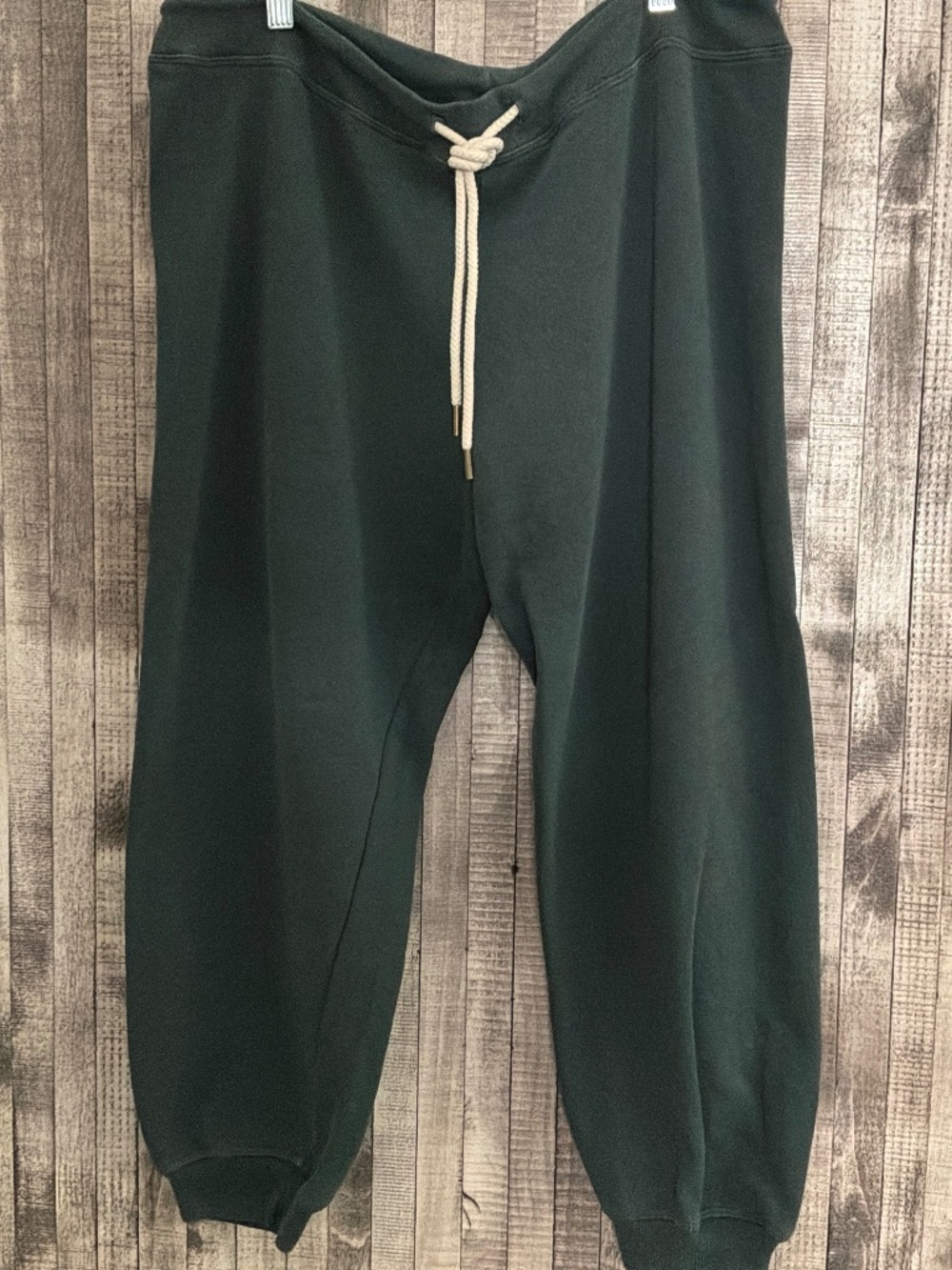 THE GREAT….THIS IS THE GREAT CROPPED PINE GREEN SWEATPANT